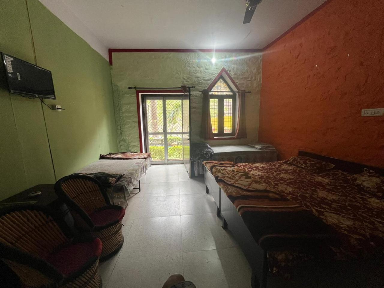 Utsav Riverbank Homestay Haldwāni Buitenkant foto