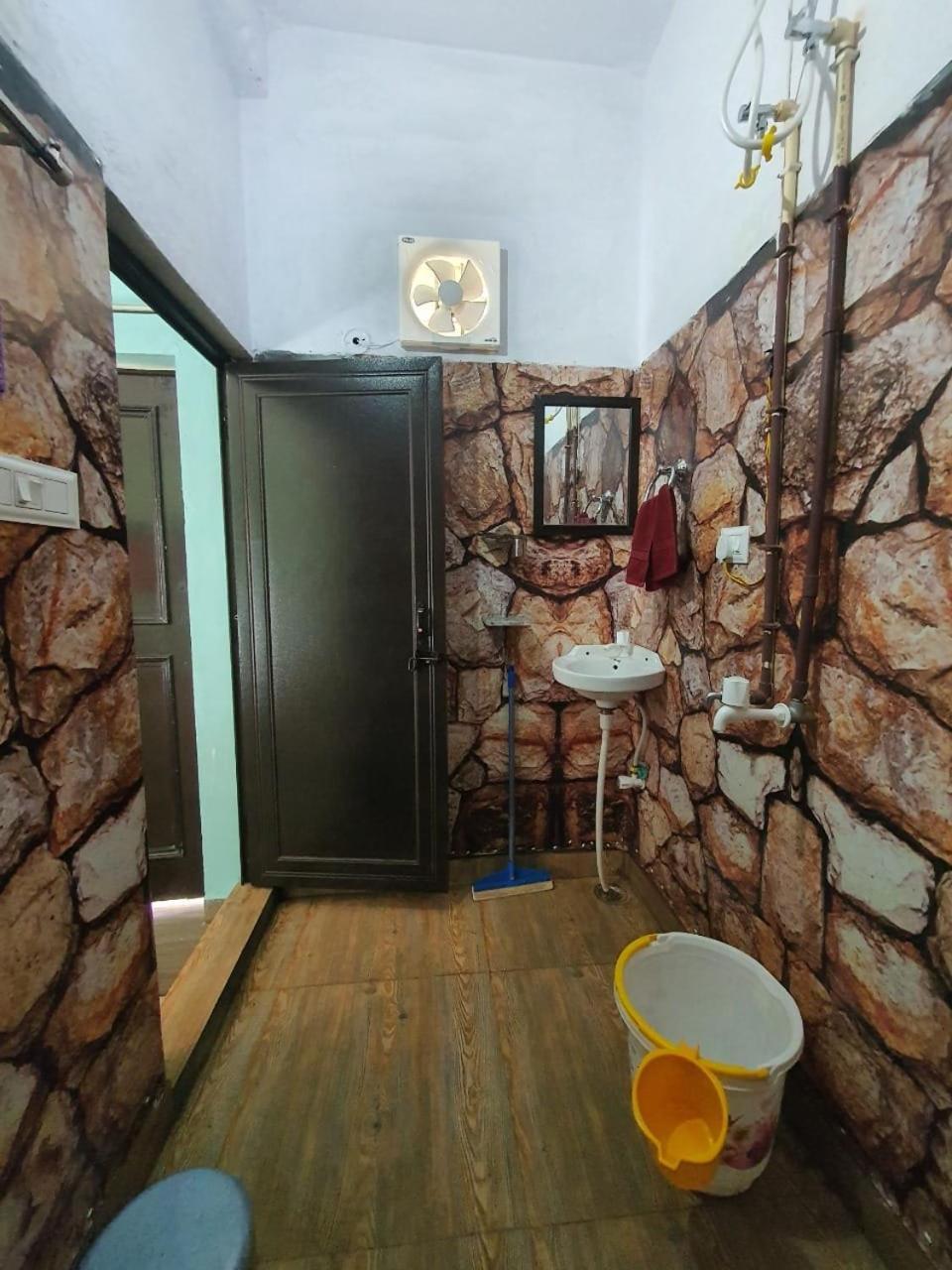 Utsav Riverbank Homestay Haldwāni Buitenkant foto